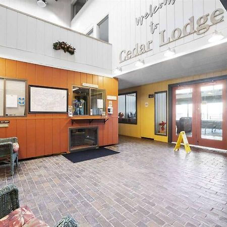 Cute Lower Level Cedar Lodge Room With Balcony & Lake Views! Laconia Εξωτερικό φωτογραφία