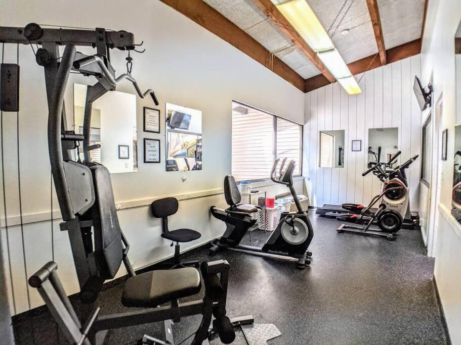 Cute Lower Level Cedar Lodge Room With Balcony & Lake Views! Laconia Εξωτερικό φωτογραφία