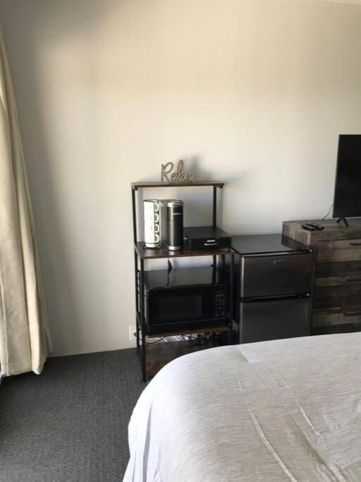 Cute Lower Level Cedar Lodge Room With Balcony & Lake Views! Laconia Εξωτερικό φωτογραφία