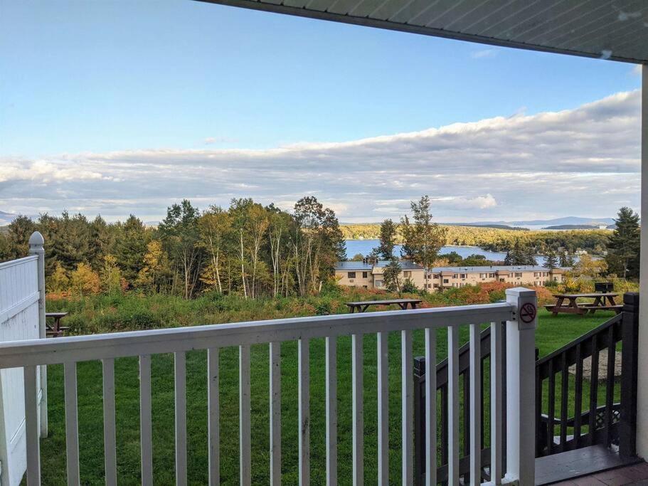 Cute Lower Level Cedar Lodge Room With Balcony & Lake Views! Laconia Εξωτερικό φωτογραφία